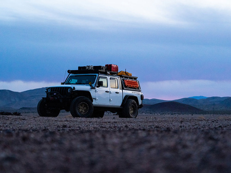 Front Runner Pro Bed Rack z platformą Slimline II – Jeep Gladiator od 2019 / fabryczne szyny Trail Rail