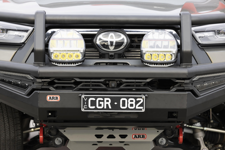 Stalowy zderzak ARB Summit MKII do Toyota Hilux Rogue (2022-) - kompatybilny z wyciągarką, czarny mat