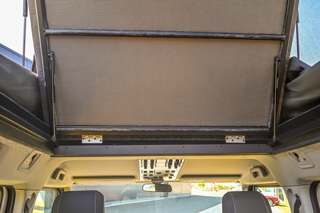 Dach podnoszony Alu-Cab Silenus – INEOS Grenadier, czarny