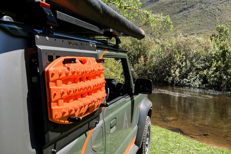 Zewnętrzny panel MOLLE Alu-Cab do Suzuki Jimny IV 3-drzwiowego