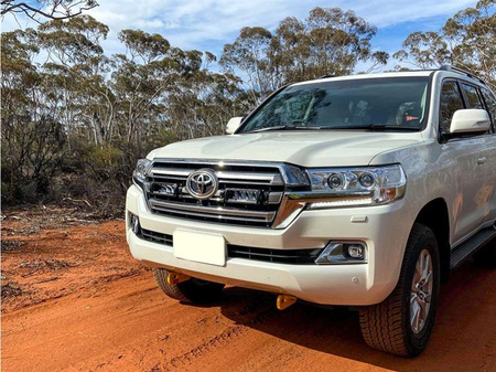 Zestaw lamp LED do grilla Lazer Lamps 2 × Triple-R 750 Gen2 Elite — Toyota Land Cruiser 200 (2019+)