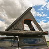 Namiot dachowy Alu-Cab GEN 3-R z markizą i ścianami na lewą stronę, oraz zestawem akcesoriów