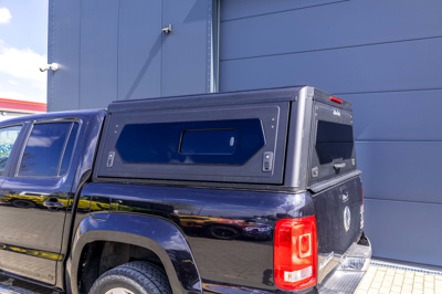 Hardtop Alu-Cab Contour – Volkswagen Amarok I 2010–2022 Double Cab, z oknami bocznymi