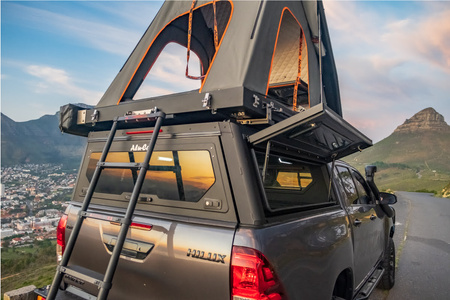 Zabudowa Alu-Cab Hardtop Canopy "Contour" Nissan Navara 2015+ Double Cab z oknami bocznymi