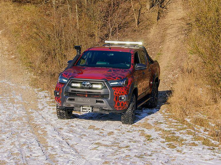 Zestaw lamp LED do grilla Lazer Lamps 2 × Triple-R 750 Elite Gen2 — Toyota Hilux Invincible-X (2021+)