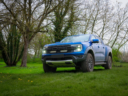 Zestaw dwóch lamp LAZER TRIPLE-R 850 (Gen2) z systemem montażu w fabrycznym grillu – Ford Ranger Raptor (2023- )