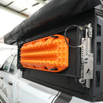 Boczny stolik podwieszany Alu-Cab ModCAP z funkcją wieszaka dla MaxTrax