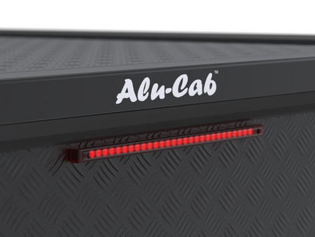 Zabudowa Alu-Cab Hardtop "Guard" Toyota Tundra (2022+) Short Bed z ryflowaną blachą