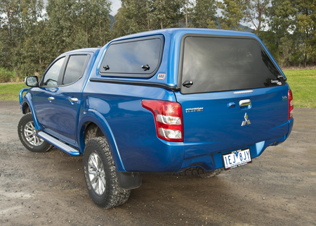 Zabudowa ARB Hardtop Canopy "Classic" Mitsubishi Triton (2015-2023) Double Cab, gładka, podnoszone okna