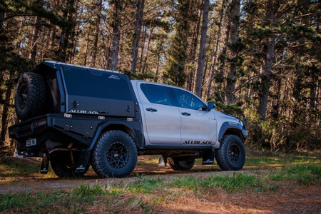 AluBlack Platforma ładunkowa z zabudową do Toyota Hilux 2016+ z podwójną kabiną