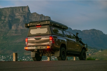 Zabudowa Alu-Cab Hardtop Canopy "Contour" Ford Ranger 2012 - 2022 Double Cab z oknami bocznymi