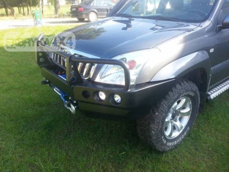 FABRYKA 4X4 ZDERZAK PRZÓD Z BULLBAREM DO WERSJI Z PLASTIKOWYMI POSZERZENIAMI NADKOLI TOYOTA LAND CRUISER J120