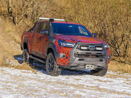 Zestaw lamp LED do grilla Lazer Lamps 2 × Triple-R 750 Elite Gen2 — Toyota Hilux Invincible-X (2021+)