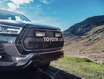 Zestaw lamp LED do grilla Lazer Lamps 2 × Triple-R 750 Standard — Toyota Hilux GR Sport (2023–2024)