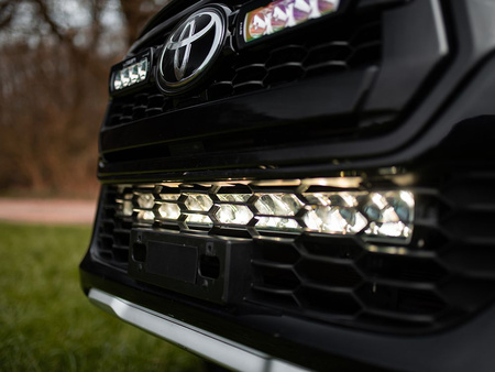Zestaw montażowy Lazer Lamps do dolnego grilla, do lamp Triple-R 16 — Toyota Hilux (2019+)