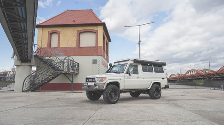 Dach otwierany Alu-Cab Hercules do Toyota Land Cruiser HZJ 78 - biały