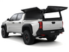 Zabudowa Alu-Cab Hardtop "Guard" Toyota Tacoma (2024+) Short Bed z ryflowaną blachą