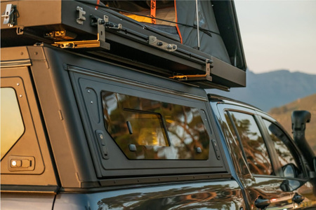 Zabudowa Alu-Cab Hardtop Canopy "Contour" Ford Ranger 2012 - 2022 Double Cab z oknami bocznymi