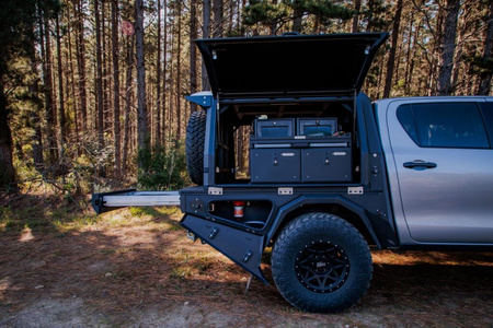 AluBlack Platforma ładunkowa z zabudową do Toyota Hilux 2016+ z podwójną kabiną