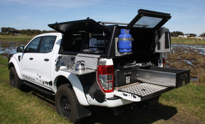 Szafka boczna Alu-Cab 730 x 750 z zestawem kuchennym do Land Cruisera