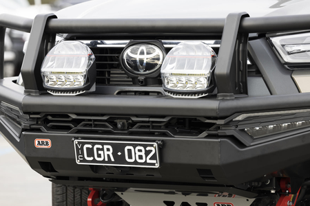 Stalowy zderzak ARB Summit MKII do Toyota Hilux Rogue (2022-) - kompatybilny z wyciągarką, czarny mat