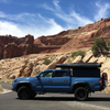 Hardtop Alu-Cab Explorer – Toyota Tacoma III 2016–2023 Double Cab Short Bed 5 ft, blacha gładka
