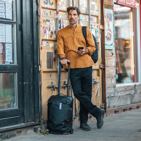 Torba podręczna na kółkach Thule Chasm 40 l – czarna