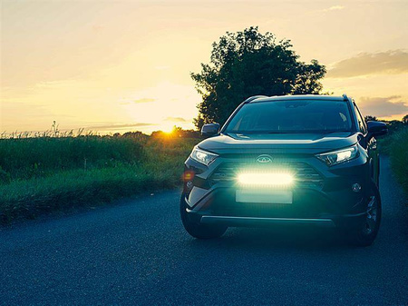 Zestaw lamp LED do grilla Lazer Lamps 1 × Linear-18 — Toyota RAV4 Hybrid (2019+)
