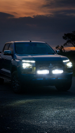 Dwa panele LED Bushranger Night Hawk 13 cali za grillem – Mitsubishi Triton MV