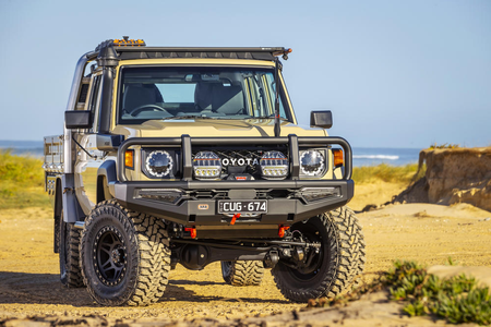 Stalowy zderzak przedni ARB Summit MKII do Toyota Land Cruiser 70 - kompatybilny z wyciągarką