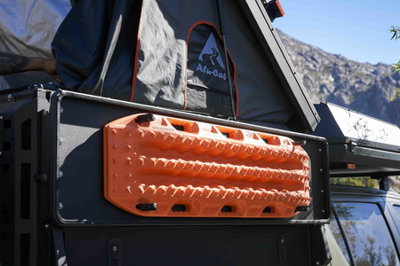 Stolik boczny Alu-Cab Camper Trax z uchwytem na trapy do Canopy Campera i ModCAP