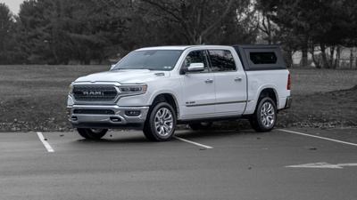 Hardtop Alu-Cab Contour – RAM 1500 2009+ Short Bed 5,5 ft, z oknami bocznymi