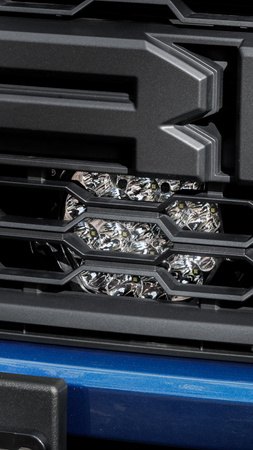 Dwie lampy Bushranger Night Hawk 7 cali za grillem – Ford Ranger Raptor od 2022