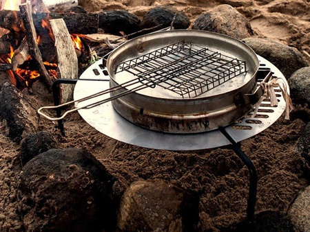 Grill biwakowy Front Runner Braai do transportu na kole zapasowym