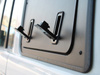 Lewe aluminiowe okno uchylne Front Runner Gullwing do Toyoty Land Cruiser 76