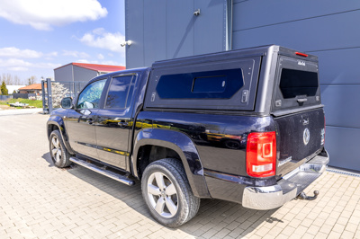 Hardtop Alu-Cab Contour – Volkswagen Amarok I 2010–2022 Double Cab, z oknami bocznymi