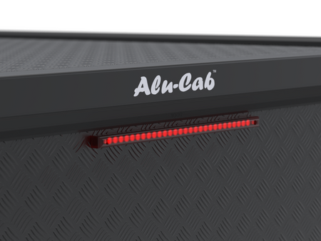 Zabudowa Alu-Cab Hardtop "Guard" Toyota Hilux Revo (2016+) Double Cab z ryflowaną blachą