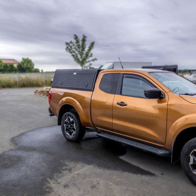 Hardtop Alu-Cab Explorer – Nissan Navara NP300 2016+ Extra Cab, blacha ryflowana