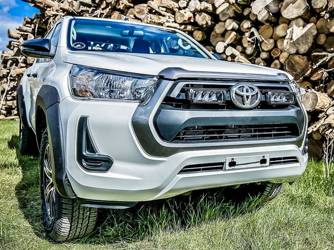 Zestaw lamp LED do grilla Lazer Lamps 2 × Triple-R 750 — Toyota Hilux Revo (Com., Invincible) 2021+