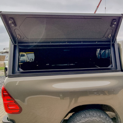 Hardtop Alu-Cab Contour – Toyota Hilux Revo 2016–2025 Double Cab, bez okien bocznych