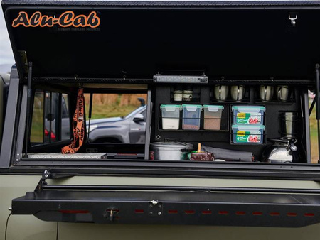Szafka boczna Alu-Cab 730 x 750 z zestawem kuchennym do Land Cruisera