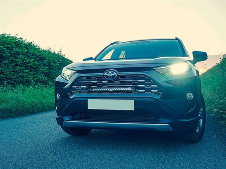 Zestaw lamp LED do grilla Lazer Lamps 1 × Linear-18 — Toyota RAV4 Hybrid (2019+)