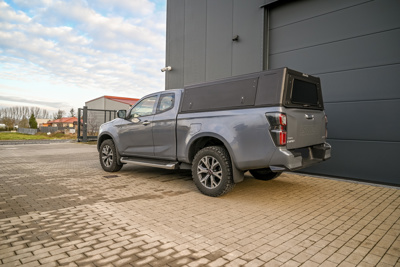 Hardtop Alu-Cab Explorer – Isuzu D-Max II 2012–2020 Extra Cab, blacha gładka