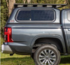 Zabudowa ARB Hardtop Canopy "Classic" Mitsubishi Triton (2024- ) Double Cab, gładka, lewe okno rozsuwane, prawe podnoszone