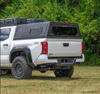 Hardtop Alu-Cab Contour – Toyota Tacoma IV 2024+ Double Cab Short Bed 5 ft, z oknami bocznymi
