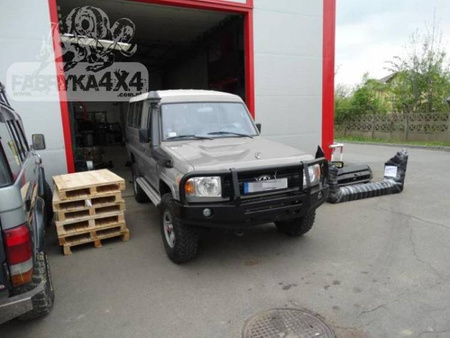 FABRYKA 4X4 - ZDERZAK PRZÓD Z BULLBAREM TOYOTA LAND CRUISER HZJ 78