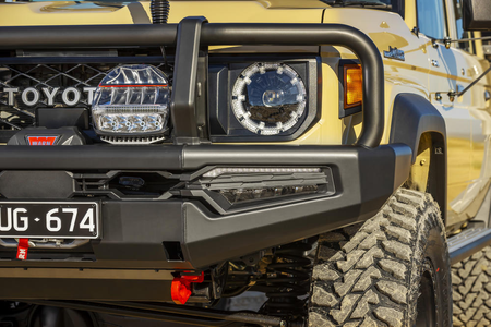 Stalowy zderzak przedni ARB Summit MKII do Toyota Land Cruiser 70 - kompatybilny z wyciągarką