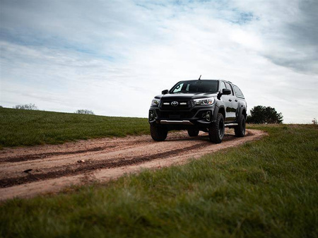 Zestaw lamp LED do grilla Lazer Lamps 2 × ST4 Evolution — Toyota Hilux Revo Invincible X (2018–2020)