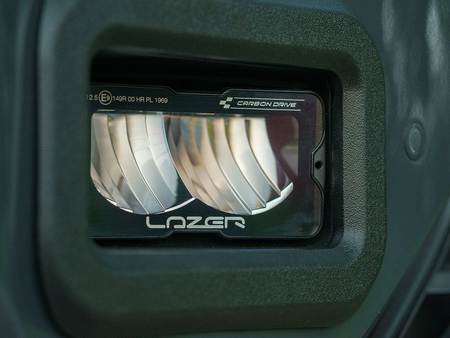 Zestaw modernizacji oświetlenia Lazer Lamps 2 × Carbon-2 DRIVE — Toyota Land Cruiser 250 / Prado (2024+)