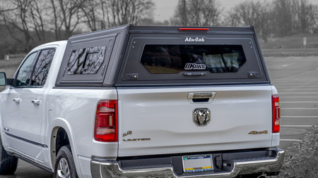 Hardtop Alu-Cab Contour – RAM 1500 2009–2018 Long Bed 6,5 ft, z oknami bocznymi